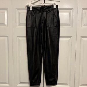 Kendall & Kylie Black Leather- like Jogger Pant M